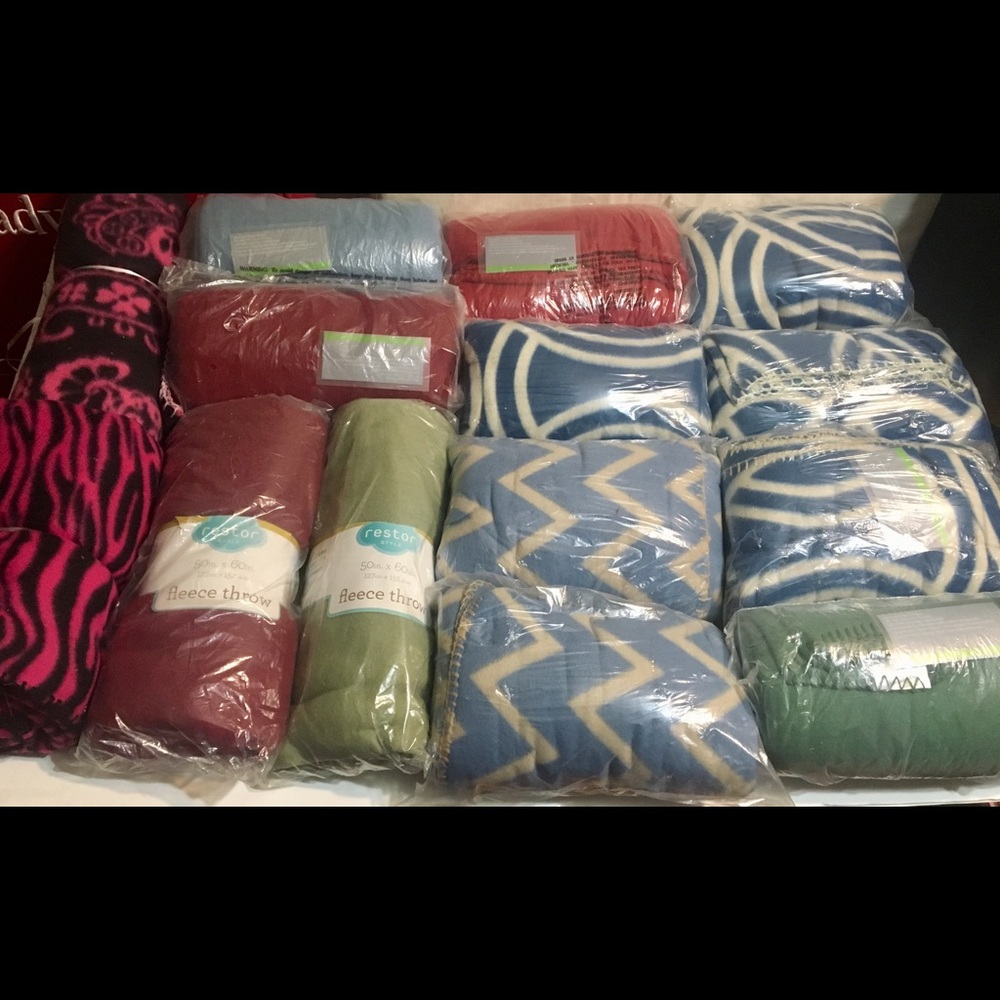 Restor style 50” x 60” fleece throw blanket New